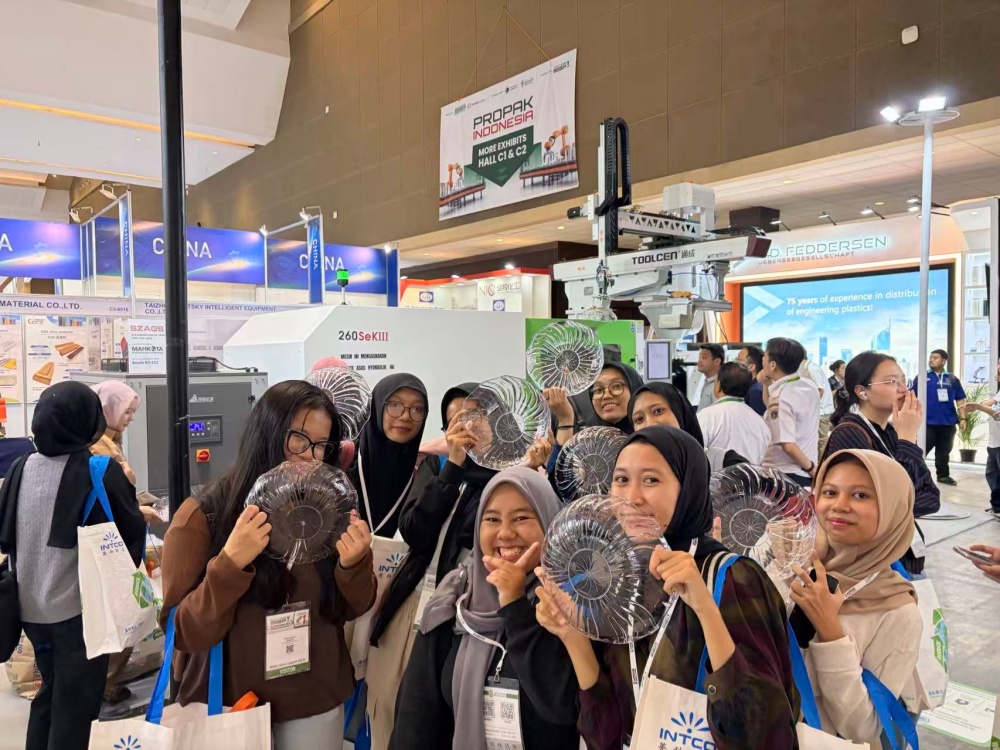印尼橡塑盛會(huì)，華大機(jī)械以SeKIII系列共拓東南亞智造新局